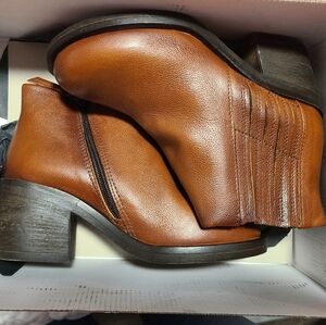 Brand new miz mooz tan booties